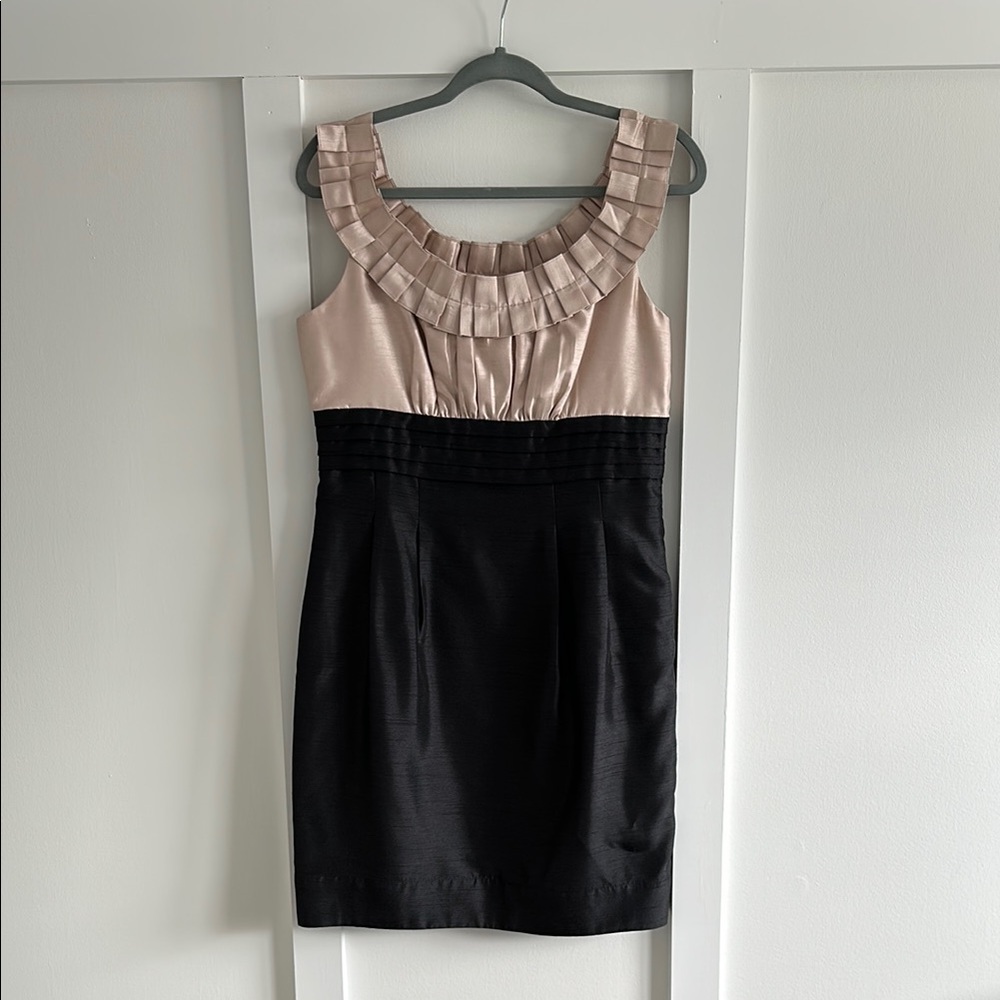 Jessica Howard Black and Tan Sleeveless Sheath Dress